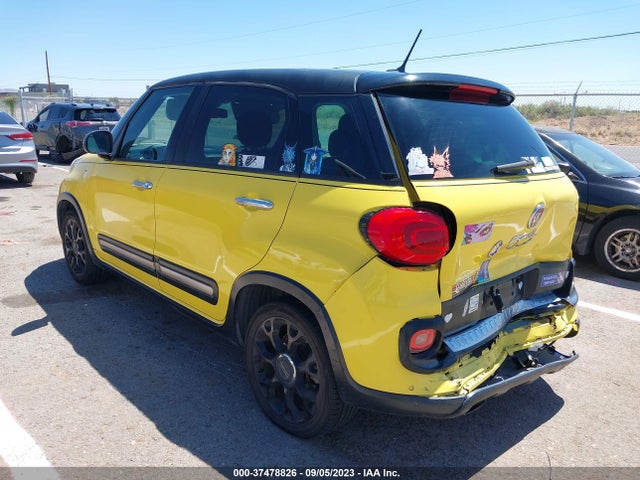 2016 FIAT 500L ZFBCFADH0GZ037799 Photo 2
