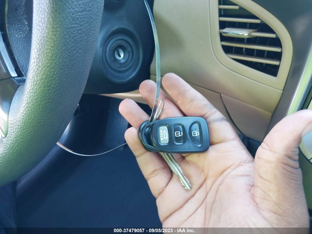 2013 HYUNDAI ELANTRA GLS VIN: 5NPDH4AE8DH381049