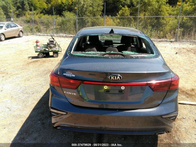 3KPF24AD9ME329807 KIA Forte Lxs