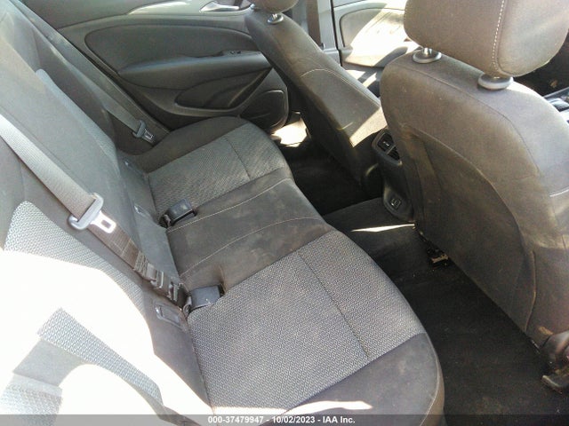 Buick Regal Sportback Preferred 2018 W04GL6SX7J1045722 Image 8