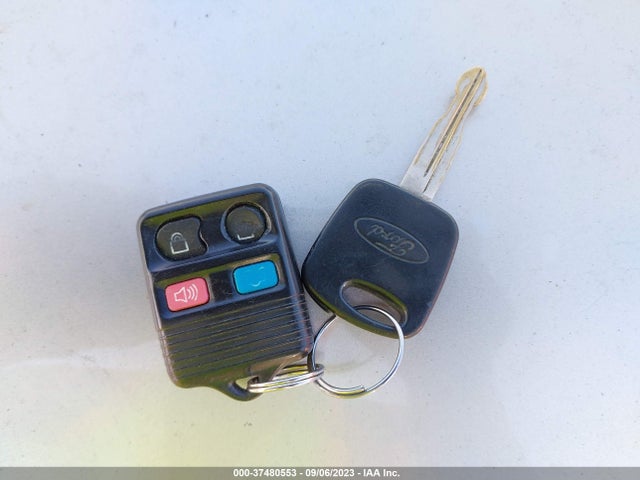 2000 FORD FOCUS SE VIN: 1FAFP3439YW400438