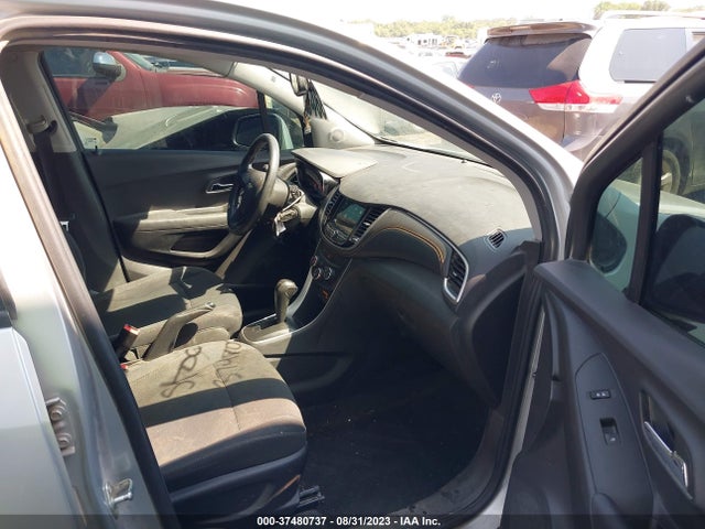 Chevrolet TRAX LS 2019 3GNCJKSBXKL140851 Image 5