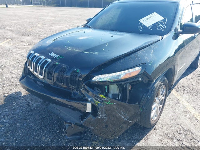 1C4PJLCX6JD568883 Jeep Cherokee Latitude