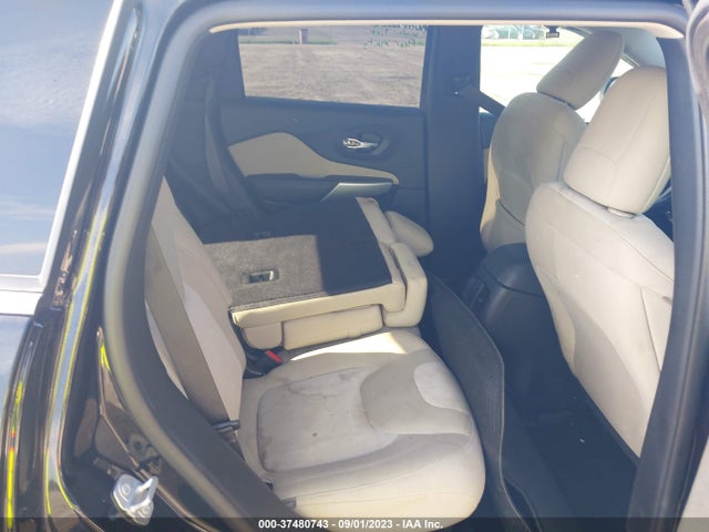 1C4PJLCX6JD568883 Jeep Cherokee Latitude
