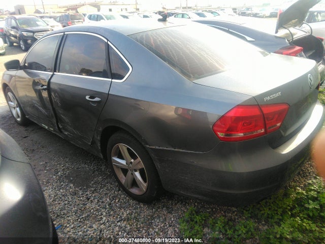 1VWAT7A34EC022051 Volkswagen Passat Wolfsburg Ed