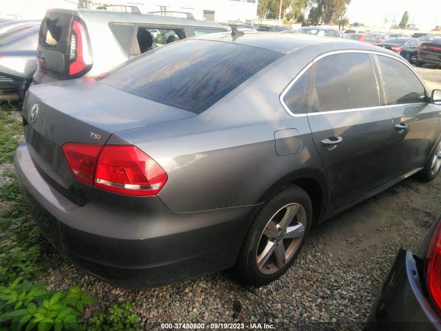 1VWAT7A34EC022051 Volkswagen Passat Wolfsburg Ed
