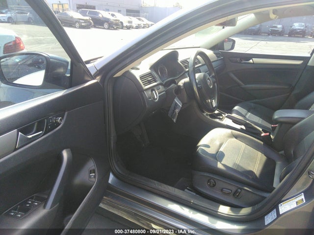 1VWAT7A34EC022051 Volkswagen Passat Wolfsburg Ed