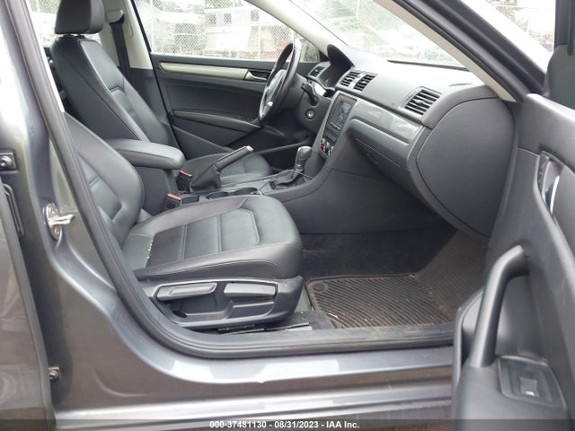 1VWAT7A33FC034287 Volkswagen Passat 1.8t Wolfsburg Ed