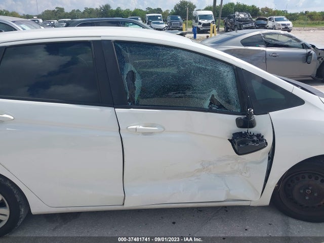 2016 HONDA FIT LX VIN: JHMGK5H50GS001801