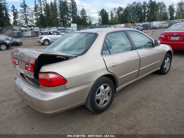 2000 HONDA ACCORD SDN EX W/LEATHER VIN: 1HGCG1652YA081754