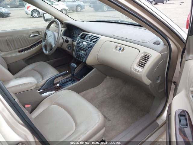 2000 HONDA ACCORD SDN EX W/LEATHER VIN: 1HGCG1652YA081754