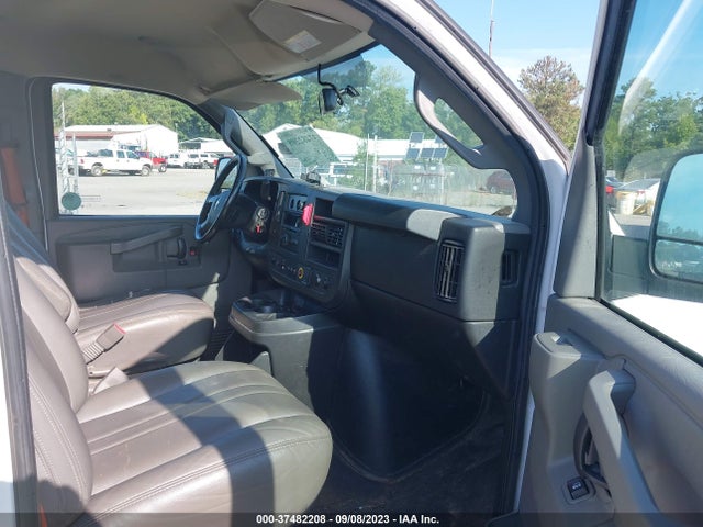 Chevrolet EXPRESS CARGO VAN 2017 1GCWGAFF0H1324014 Image 11