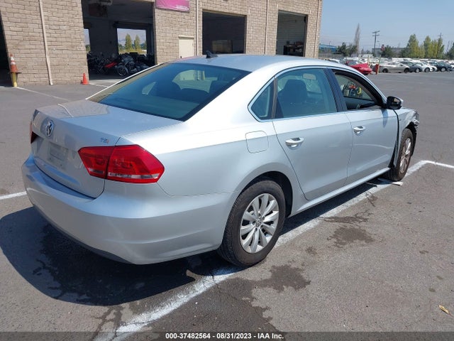 1VWAT7A37FC121349 Volkswagen Passat 1.8t Limited Edition