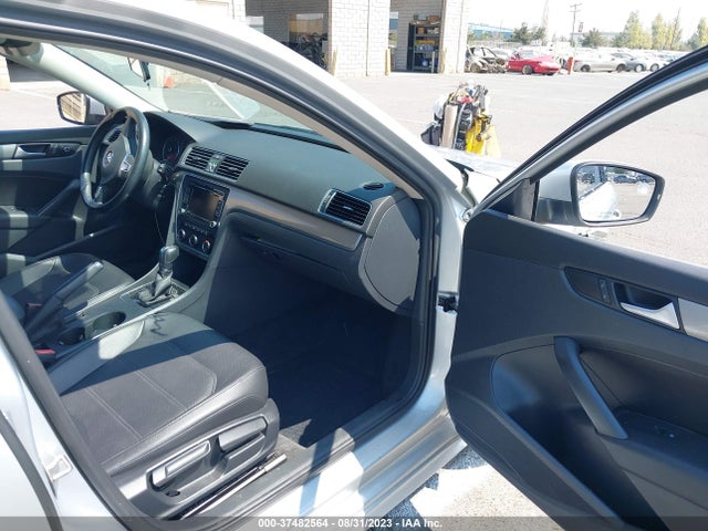 1VWAT7A37FC121349 Volkswagen Passat 1.8t Limited Edition