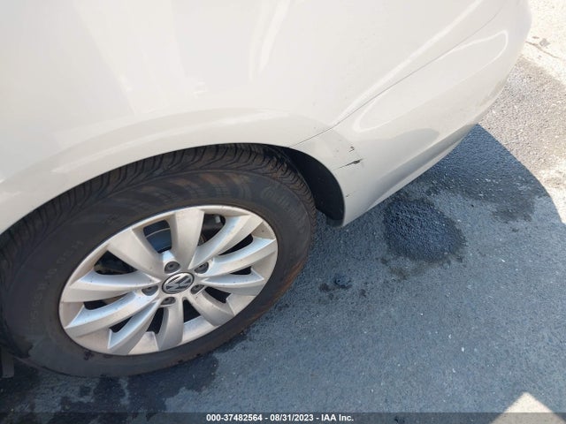 1VWAT7A37FC121349 Volkswagen Passat 1.8t Limited Edition