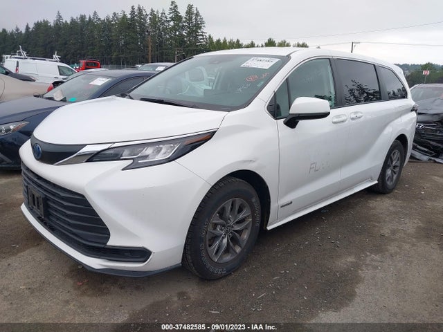 Toyota SIENNA LE 2021 5TDKRKEC6MS034959 Image 2