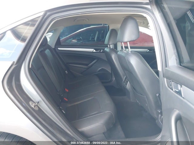 1VWBS7A34EC050021 Volkswagen Passat Se W/sunroof