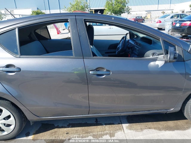 Toyota Prius C One/three/two/four 2014 JTDKDTB37E1070652 Image 14