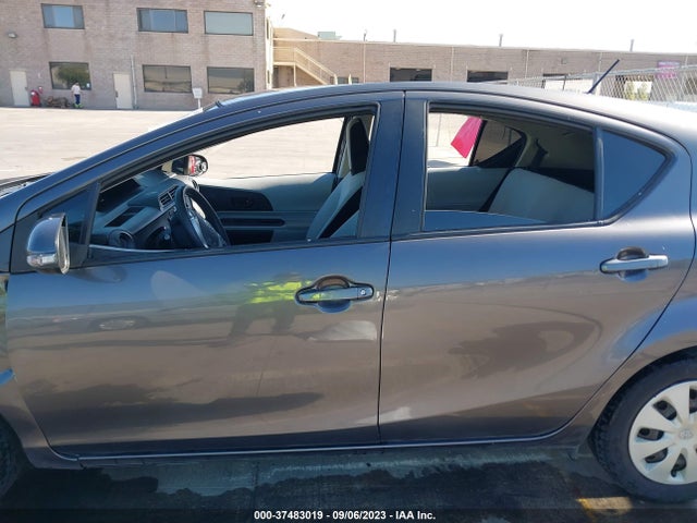 Toyota Prius C One/three/two/four 2014 JTDKDTB37E1070652 Image 15