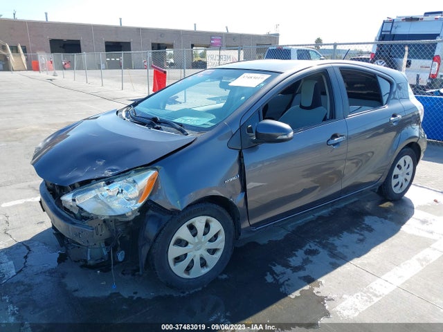Toyota Prius C One/three/two/four 2014 JTDKDTB37E1070652 Image 2