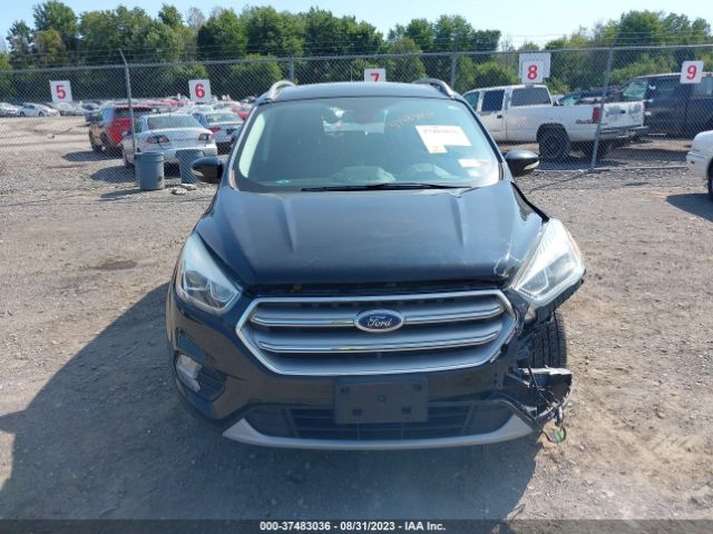 1FMCU9JD2HUC57877 Ford Escape Titanium