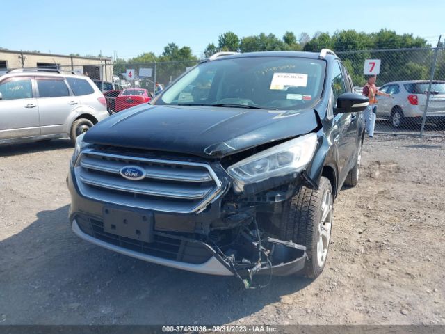 1FMCU9JD2HUC57877 Ford Escape Titanium