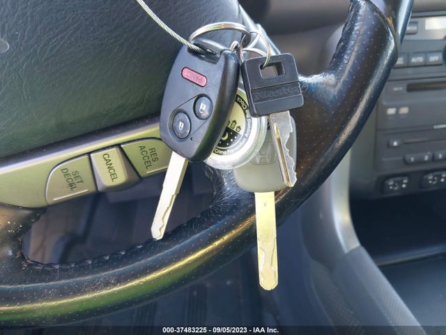 2005 HONDA PILOT EX-L WITH RES VIN: 5FNYF18625B041710