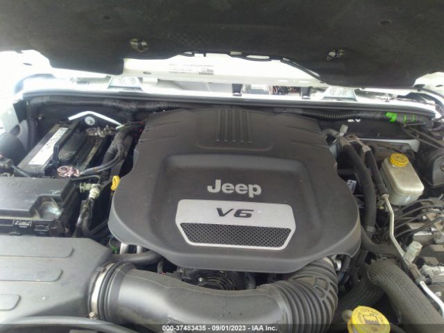 1C4BJWEG2HL605890 Jeep Wrangler Unlimited Sahara
