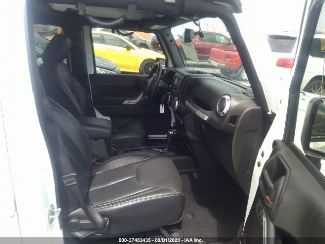 1C4BJWEG2HL605890 Jeep Wrangler Unlimited Sahara