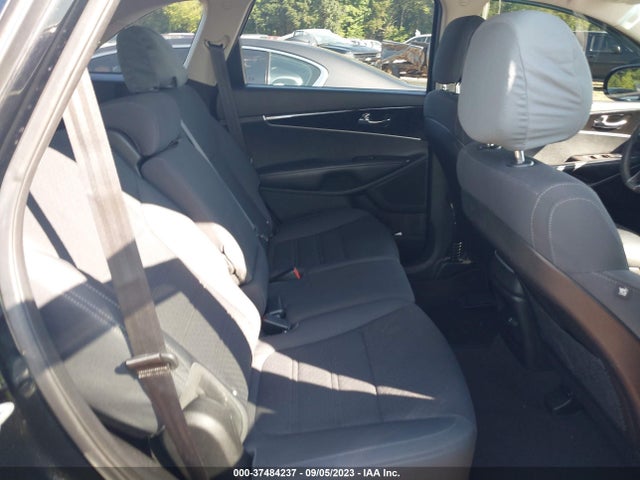 2016 KIA SORENTO L VIN: 5XYPG4A30GG074985