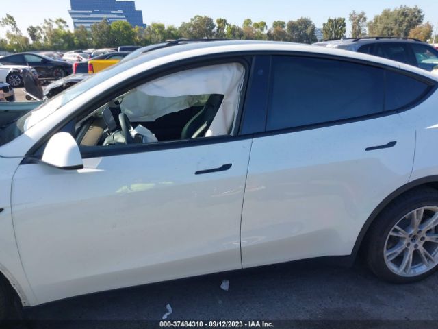 7SAYGDEE1NF428245 Tesla Model Y Long Range