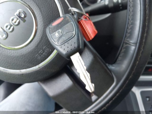 1C4NJDEB0ED817151 Jeep Compass Latitude