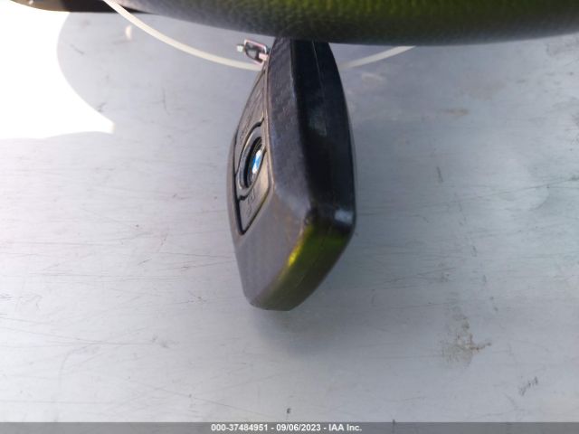 WBA8E1G54HNU13112 BMW 3 Series 320i
