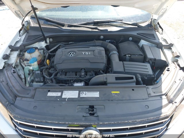 1VWBT7A33GC028091 Volkswagen Passat 1.8t Se
