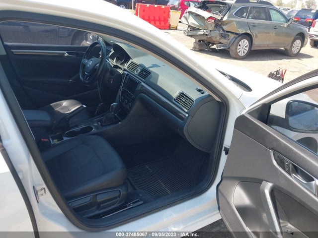 1VWBT7A33GC028091 Volkswagen Passat 1.8t Se