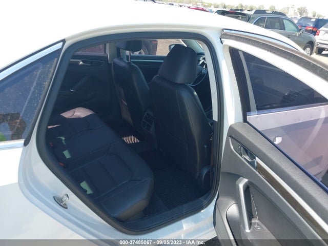 1VWBT7A33GC028091 Volkswagen Passat 1.8t Se