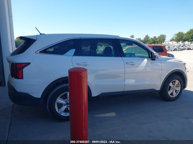 KIA SORENTO LX 2022 5XYRGDLCXNG123239 Image 4