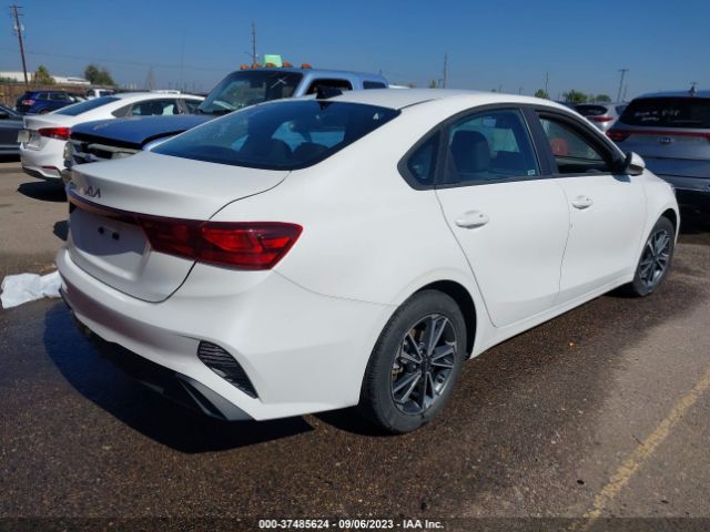 3KPF24AD5NE489247 KIA Forte Lxs