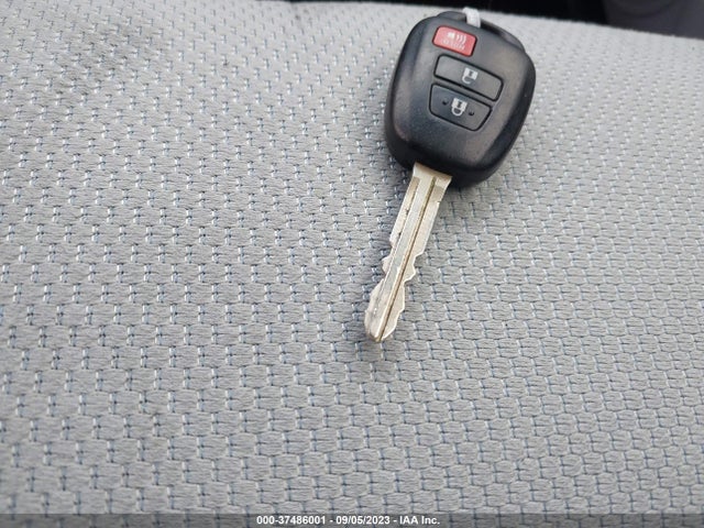 Toyota Prius C One/three/two/four 2014 JTDKDTB37E1073518 Image 3