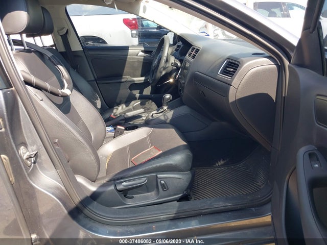 3VWD07AJXEM227165 Volkswagen Jetta Sedan Se