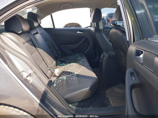 3VWD07AJXEM227165 Volkswagen Jetta Sedan Se