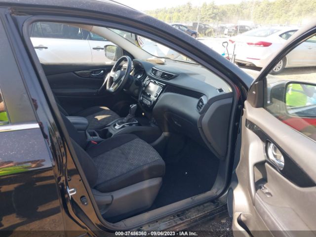 JN1BJ1CR3JW206341 Nissan Rogue Sport Sv