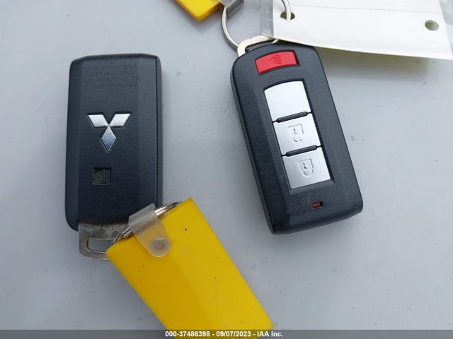 JA4AZ3A30KZ044528 Mitsubishi Outlander Se
