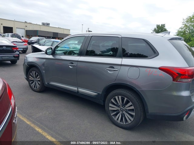 JA4AZ3A30KZ044528 Mitsubishi Outlander Se