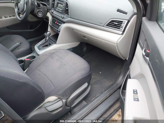 Hyundai ELANTRA SE 2018 5NPD74LF6JH351214 Image 11