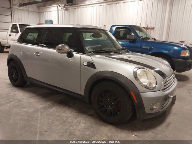2010 MINI COOPER WMWMF3C57ATZ25445 Photo 0