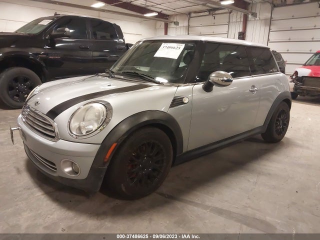 2010 MINI COOPER WMWMF3C57ATZ25445 Photo 1