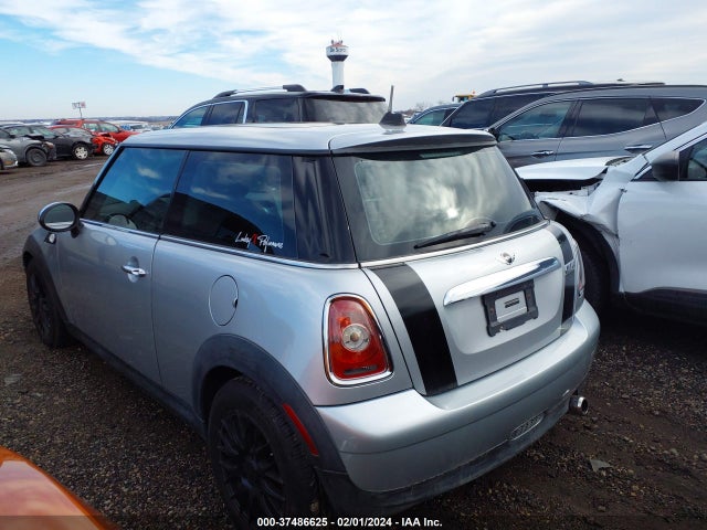 2010 MINI COOPER WMWMF3C57ATZ25445 Photo 2