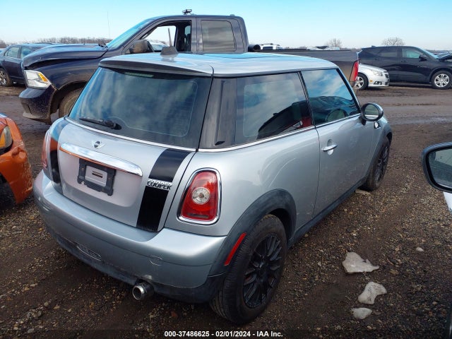 2010 MINI COOPER WMWMF3C57ATZ25445 Photo 3