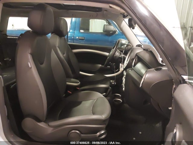 2010 MINI COOPER WMWMF3C57ATZ25445 Photo 4